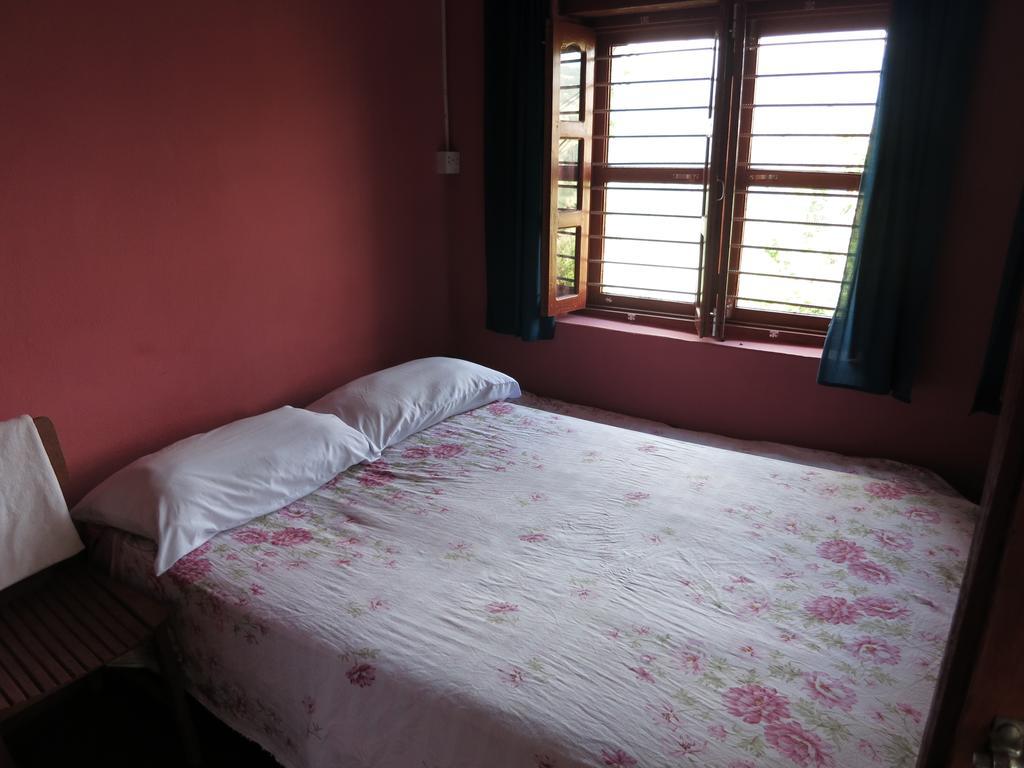 Dinesh House Bed and Breakfast Pokhara Habitación foto