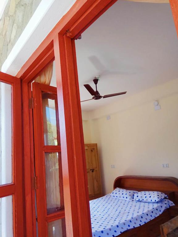 Dinesh House Bed and Breakfast Pokhara Exterior foto